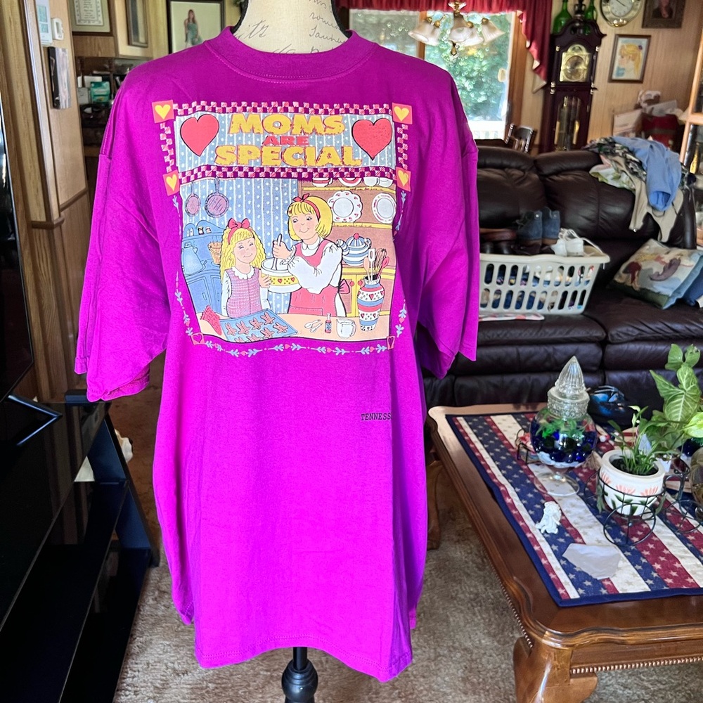 Unisex vintage Busch Gardens Williamsburg Tennessee moms are special tee shirt.